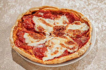 Пицца Мельница с колбасой