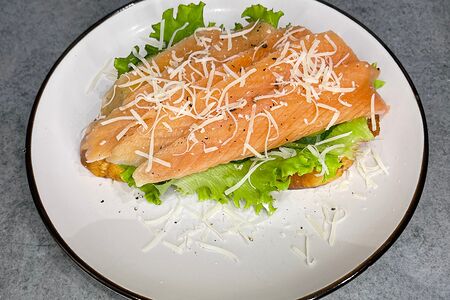 Брускетта с лососем