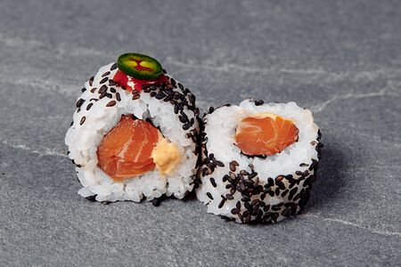 Ролл Острый лосось