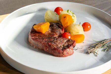 Стейк из cвинoй шеи