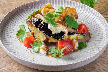 Хрустящие баклажаны с помидорами