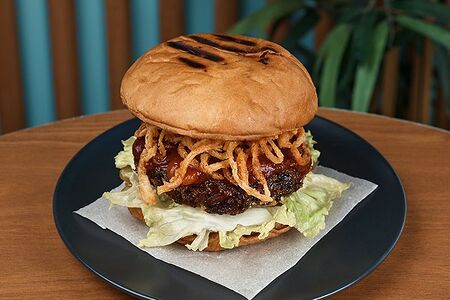 Бургер Веган с котлетой из картофеля с красной капустой