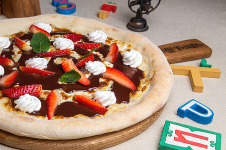 Шоколадная с клубникой