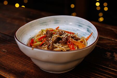 Wok с говядиной