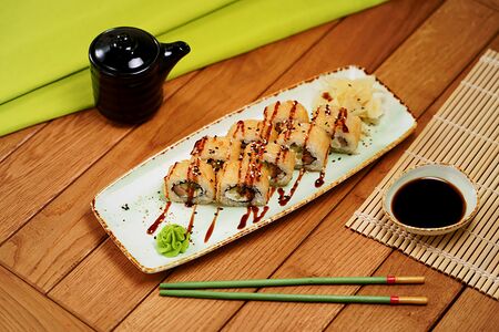 Жареный ролл с Лососем