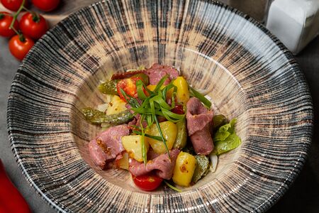 Салат с ростбифом