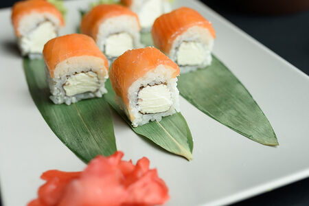 Ролл лосось сливочный