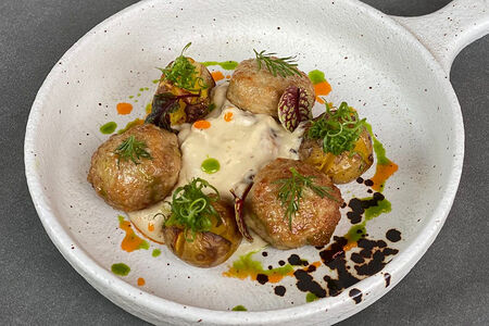 Куриные котлеты с грибным жюльеном и печёным картофелем