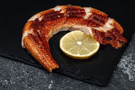 Угорь копченый