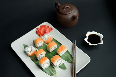 Ролл лосось крабовый