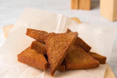 Гренки чесночные ржаные