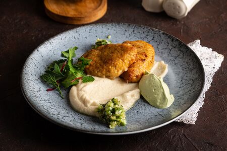 Щучьи котлеты с Пармантье из картофеля и соусом тартар