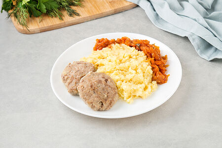 Тефтели с картофельным пюре