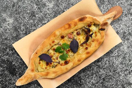 Хачапури по-аджарски с говядиной