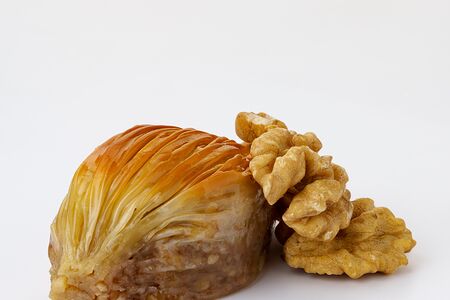 Мидии с грецким орехом