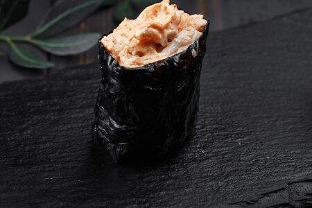 Гункан с курицей