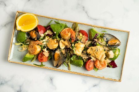 Салат с морепродуктами