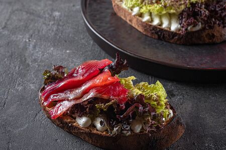 Брускетты с форелью