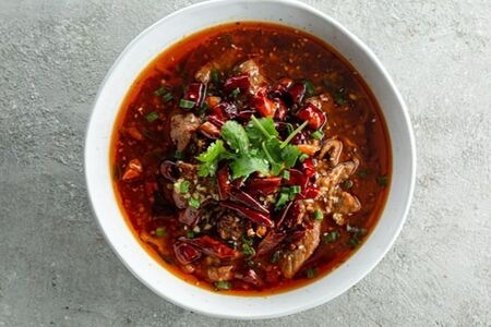 Говядина в бульоне с перцем чили по-сычуаньски