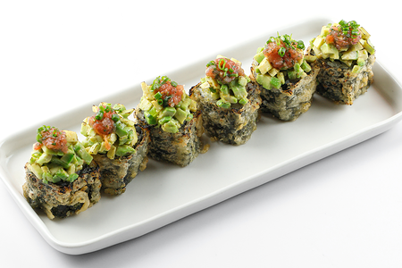 Теплый ролл с трюфелем и авокадо