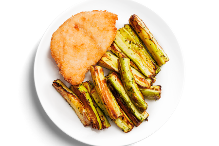 Куриный шницель с запеченными кабачками