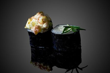 Запеченный ролл с лососем