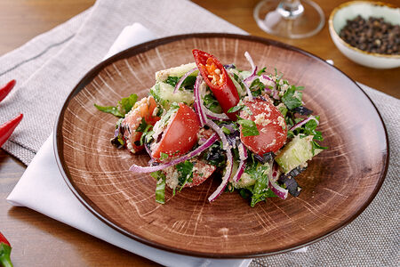 Овощной салат с грецким орехом