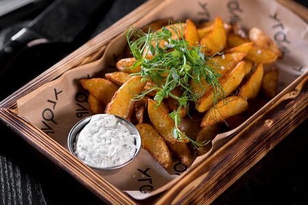 Картофель Айдахо с соусом тартар