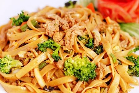 Лапша со свининой и овощами