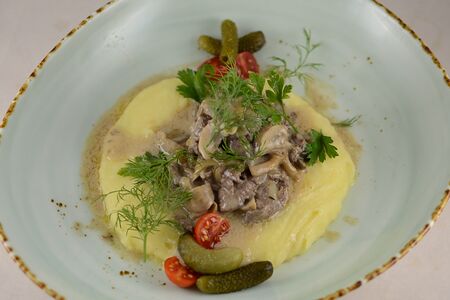 Вырезка телячья с грибами и сливочным пюре