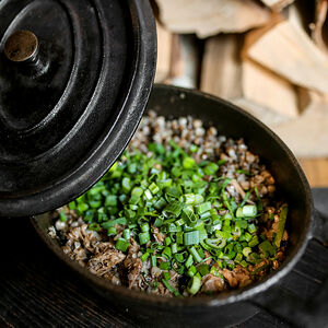 Гречневая каша с уткой и зеленым луком