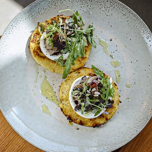 С грибами и трюфельным голландезом