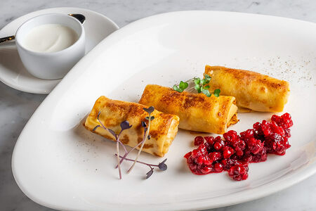 Блинчики с уткой и брусникой