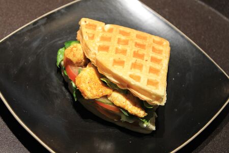 С курицей карри на пшеничной вафле