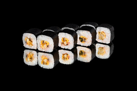 Классический ролл с мидиями