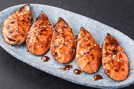 Мидии запеченные под спайси соусом