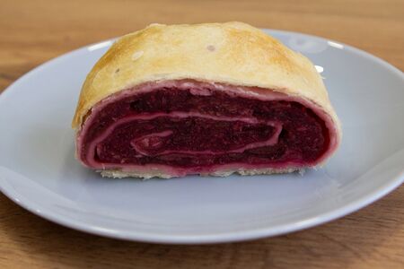 Штрудель с вишней