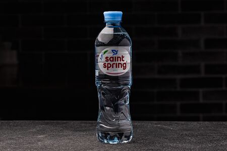 Вода Святой Источник негазированная