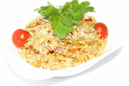 Wok рис с овощами и коктейльными креветками