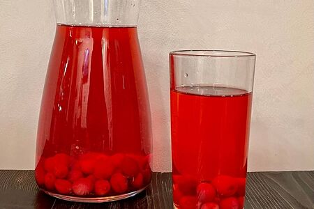 Компот кизиловый собственного приготовления