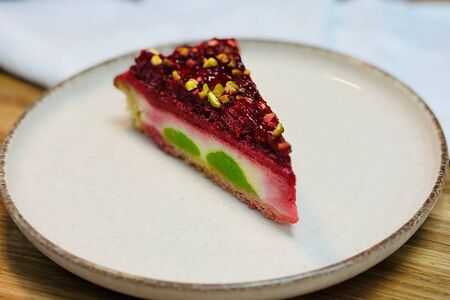 Торт Малина Фисташка