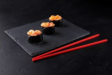 Сяке спайс гункан