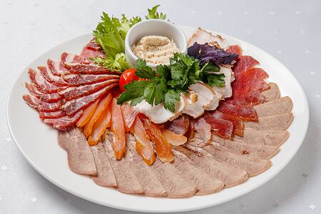 Тарелка мясная Скромная