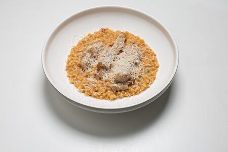 Бедро цыпленка с птитимом и томатным песто