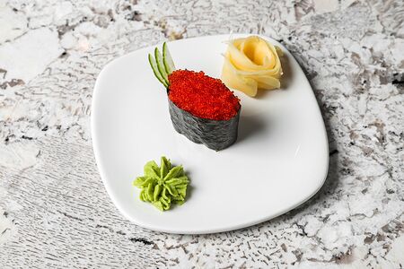 Суши Икра летучей рыбы