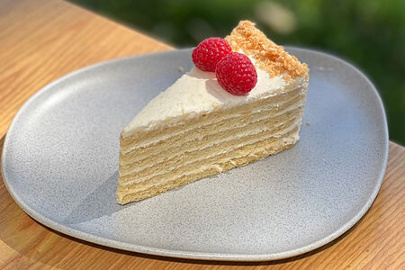 Пирожное Молочная девочка