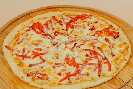 Пицца Ветчина с томатами