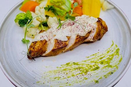 Куриная грудка с овощами на пару