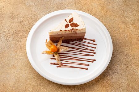 Муссовый торт Три шоколада