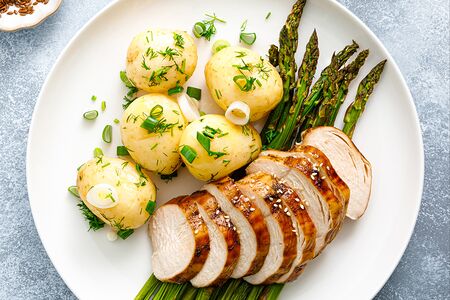 Куриная грудка по-милански с мини-картофелем